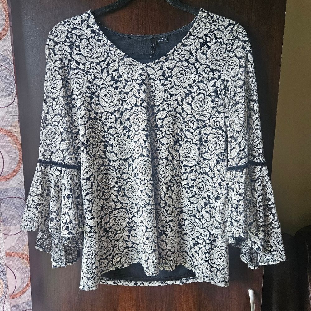 New Directions Lace Long Sleeve Blouse With Ruffles Size Small